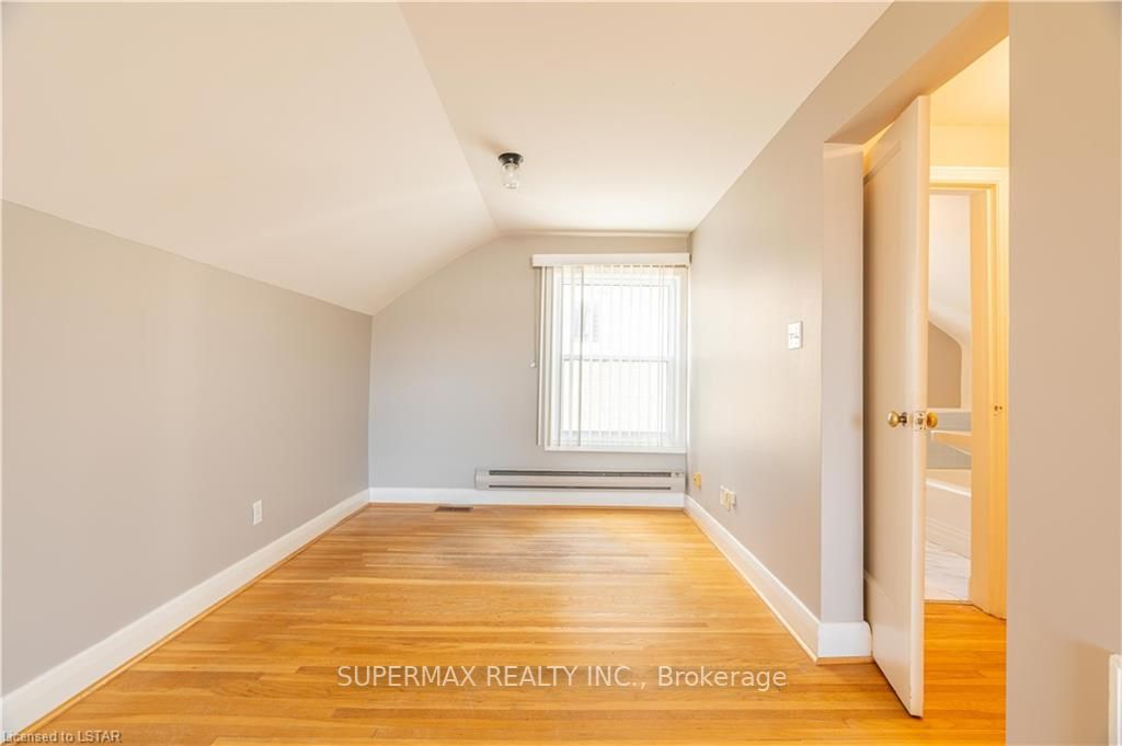 321 Springbank Dr
