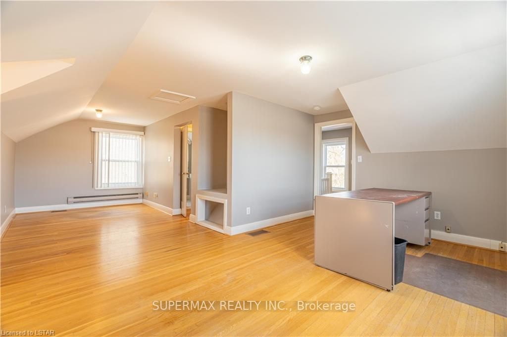 321 Springbank Dr