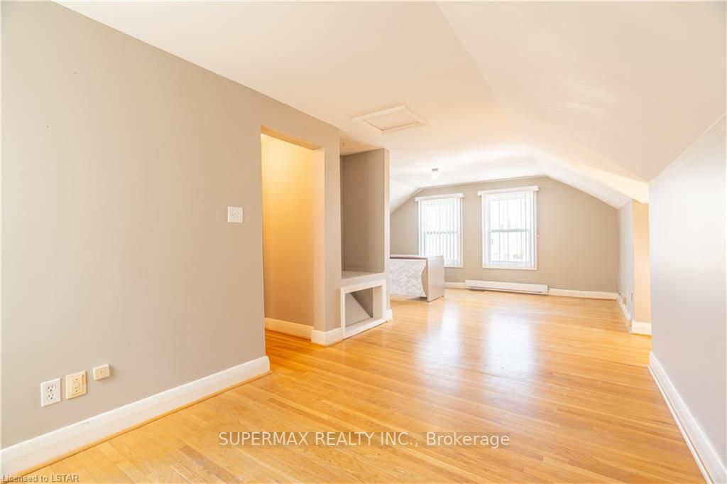 321 Springbank Dr