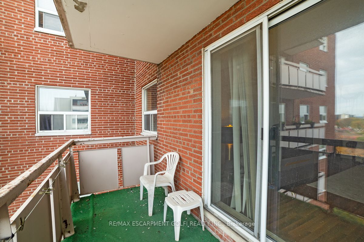851 Queenston Rd, #708