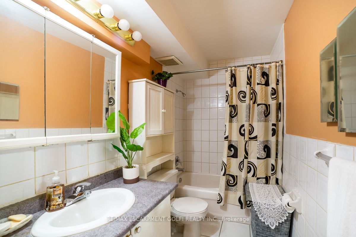 851 Queenston Rd, #708