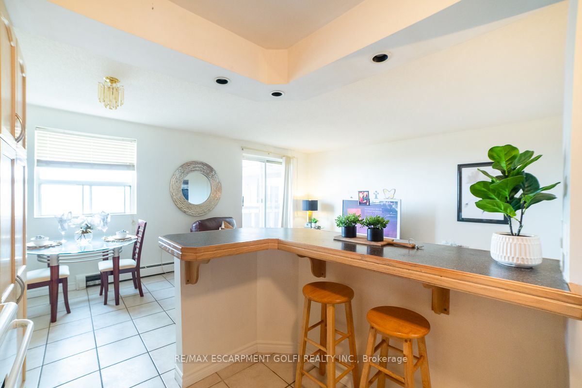 851 Queenston Rd, #708