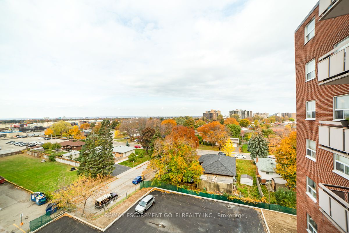 851 Queenston Rd, #708