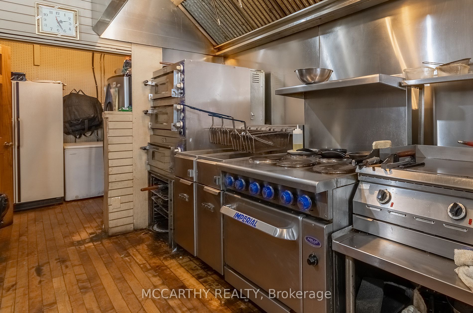 115 Main St E