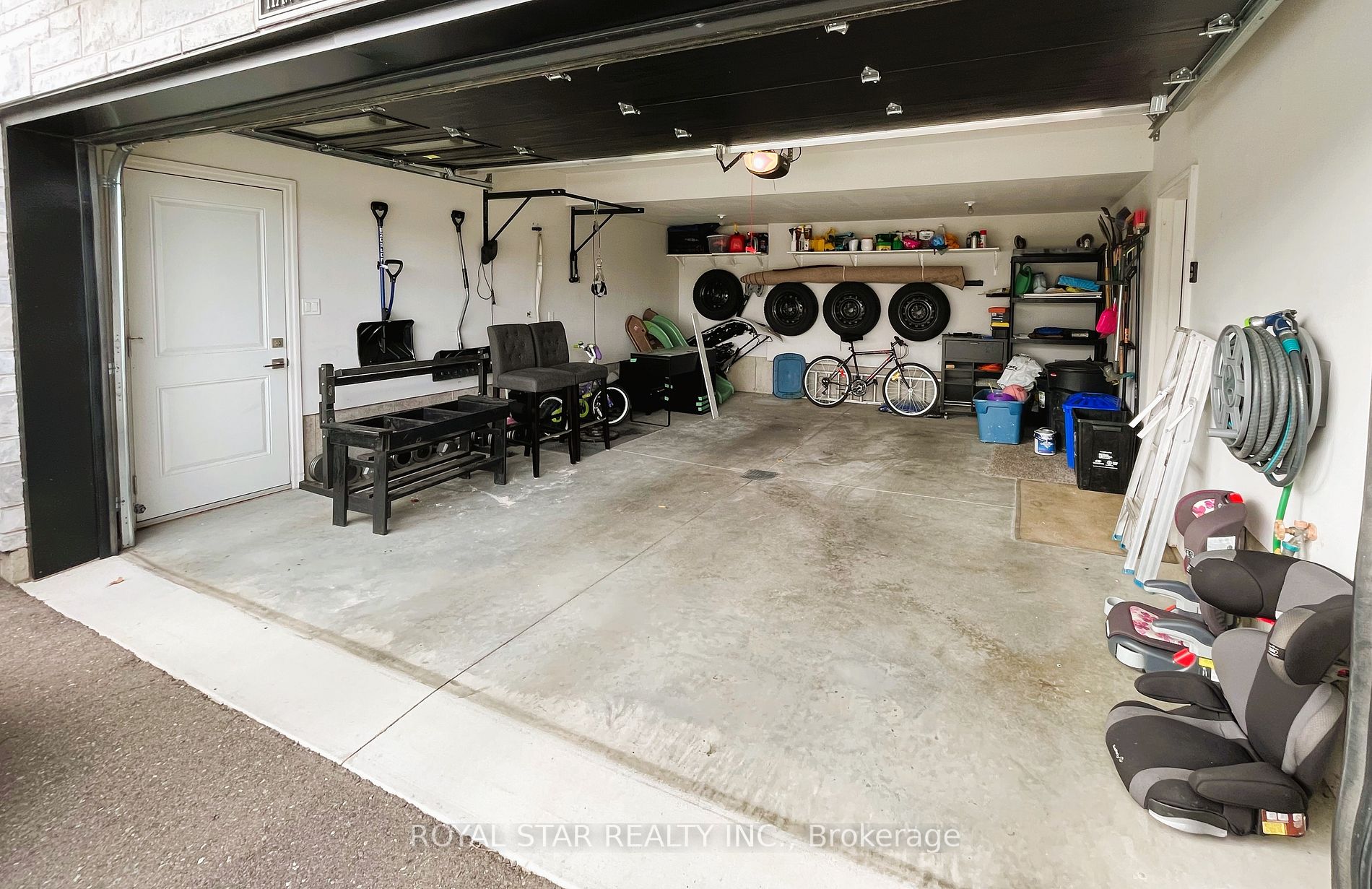 553 Hawthorne Pl