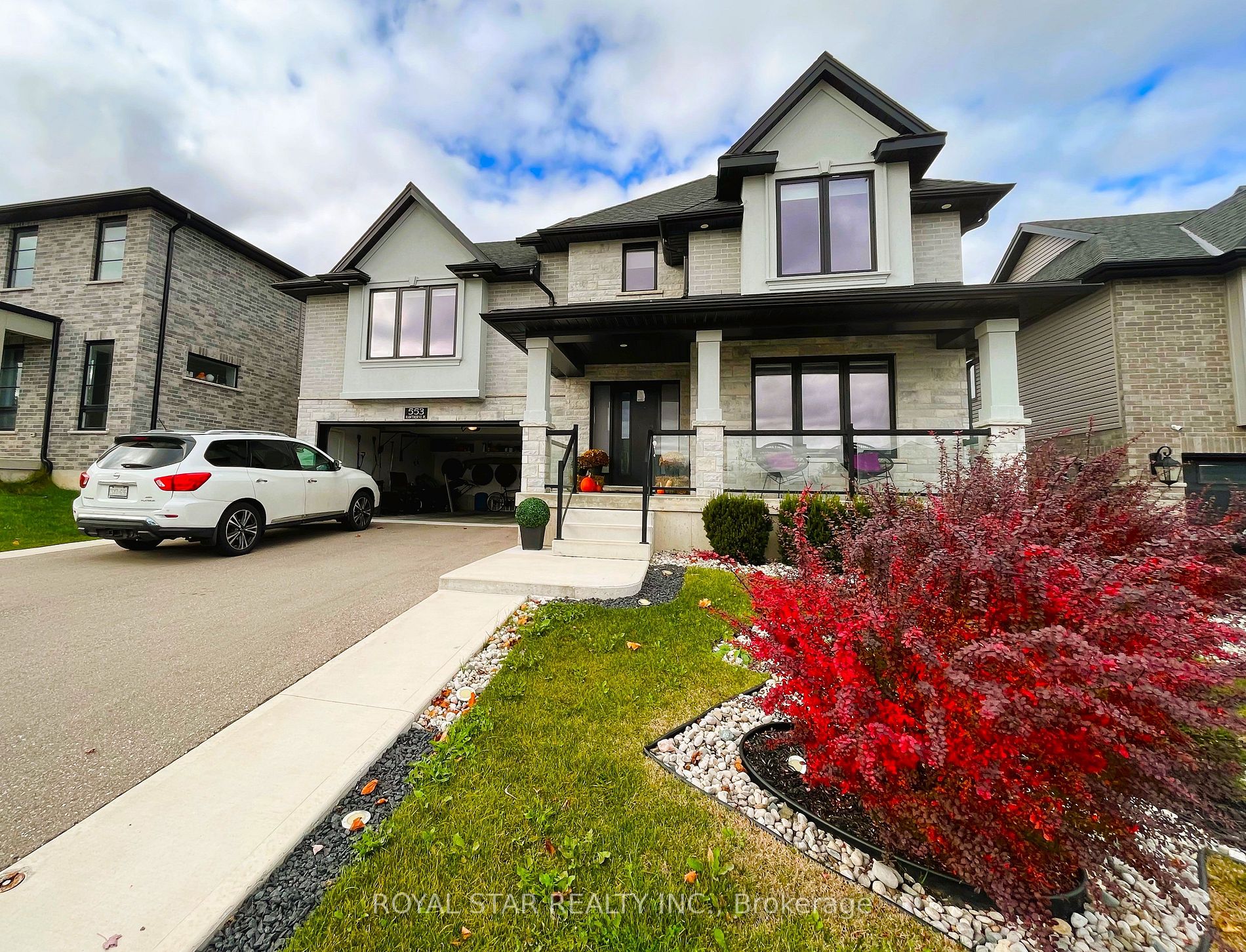 553 Hawthorne Pl