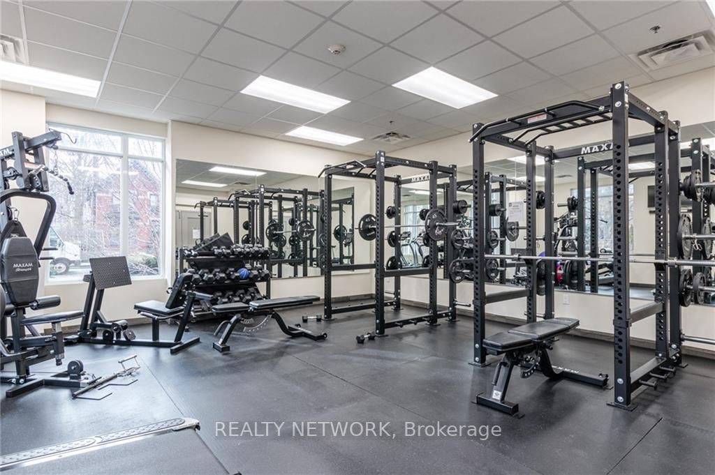 90 Charlton Ave W, #408