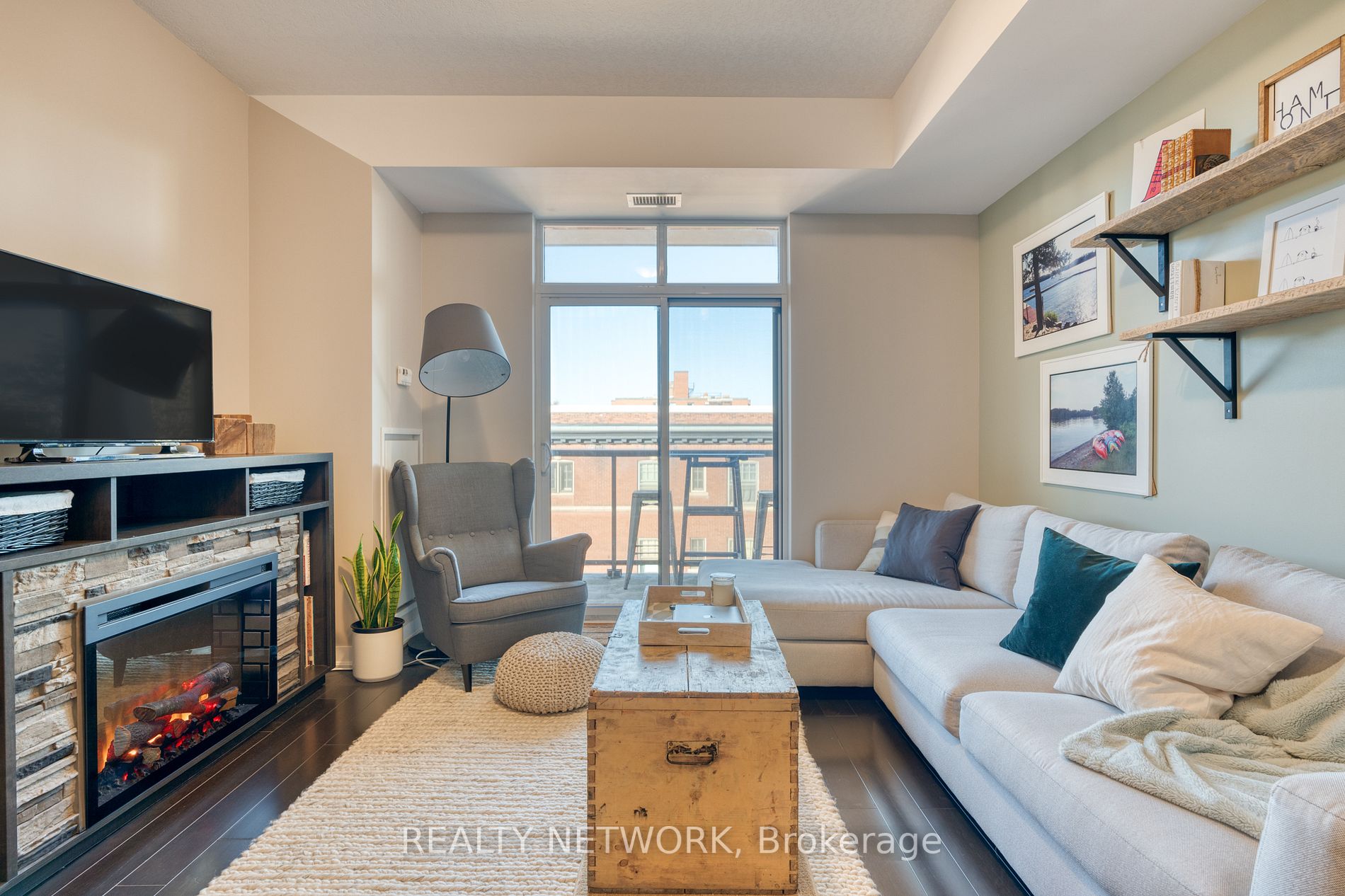 90 Charlton Ave W, #408