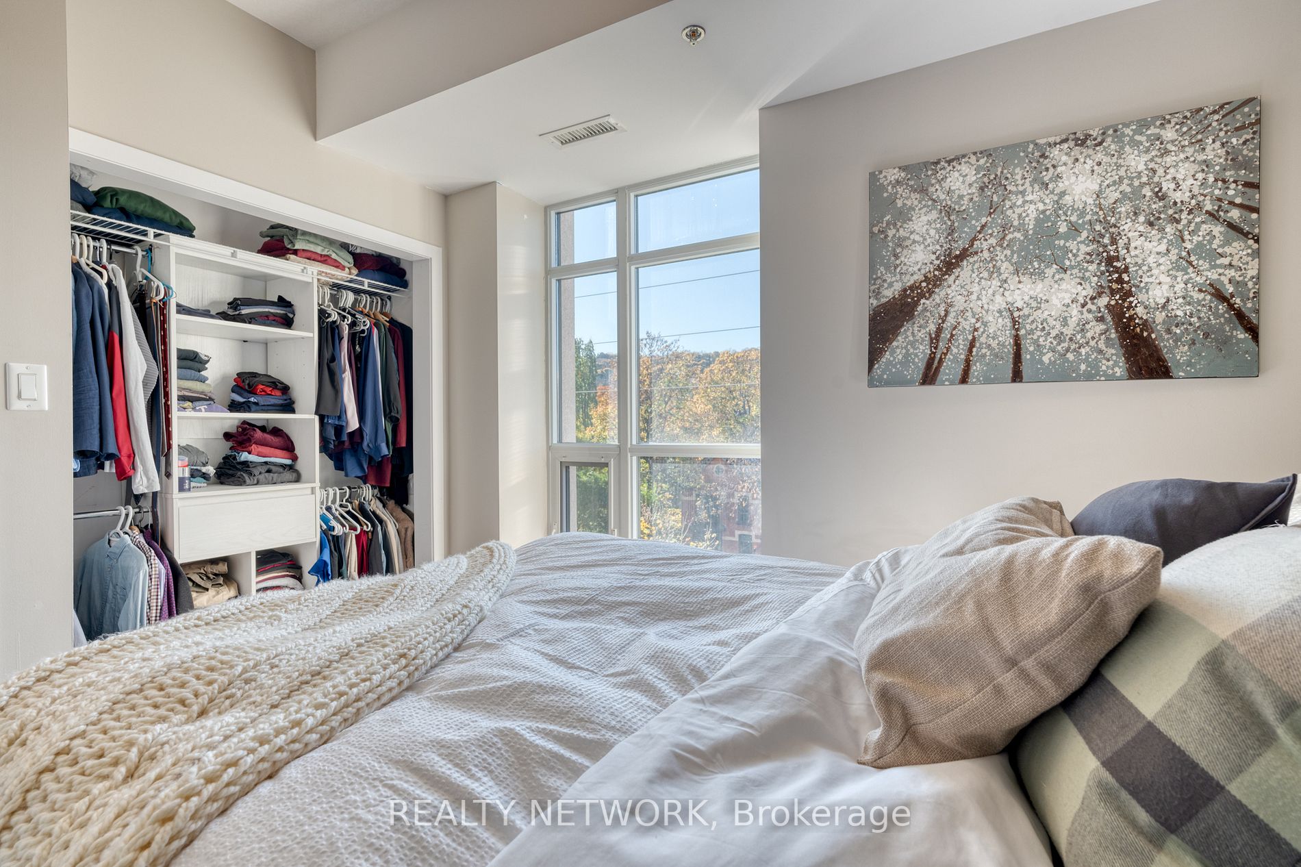 90 Charlton Ave W, #408