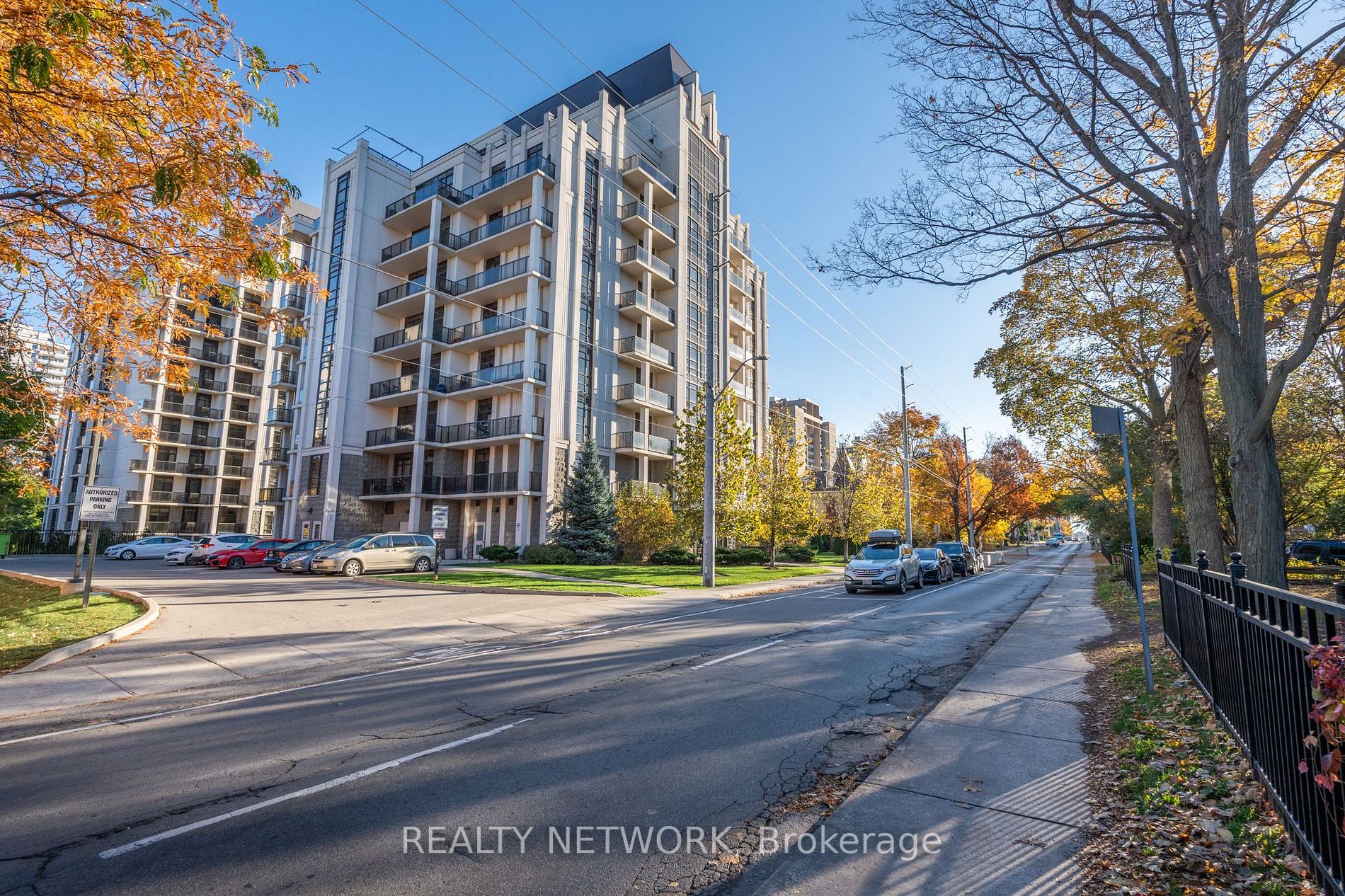 90 Charlton Ave W, #408