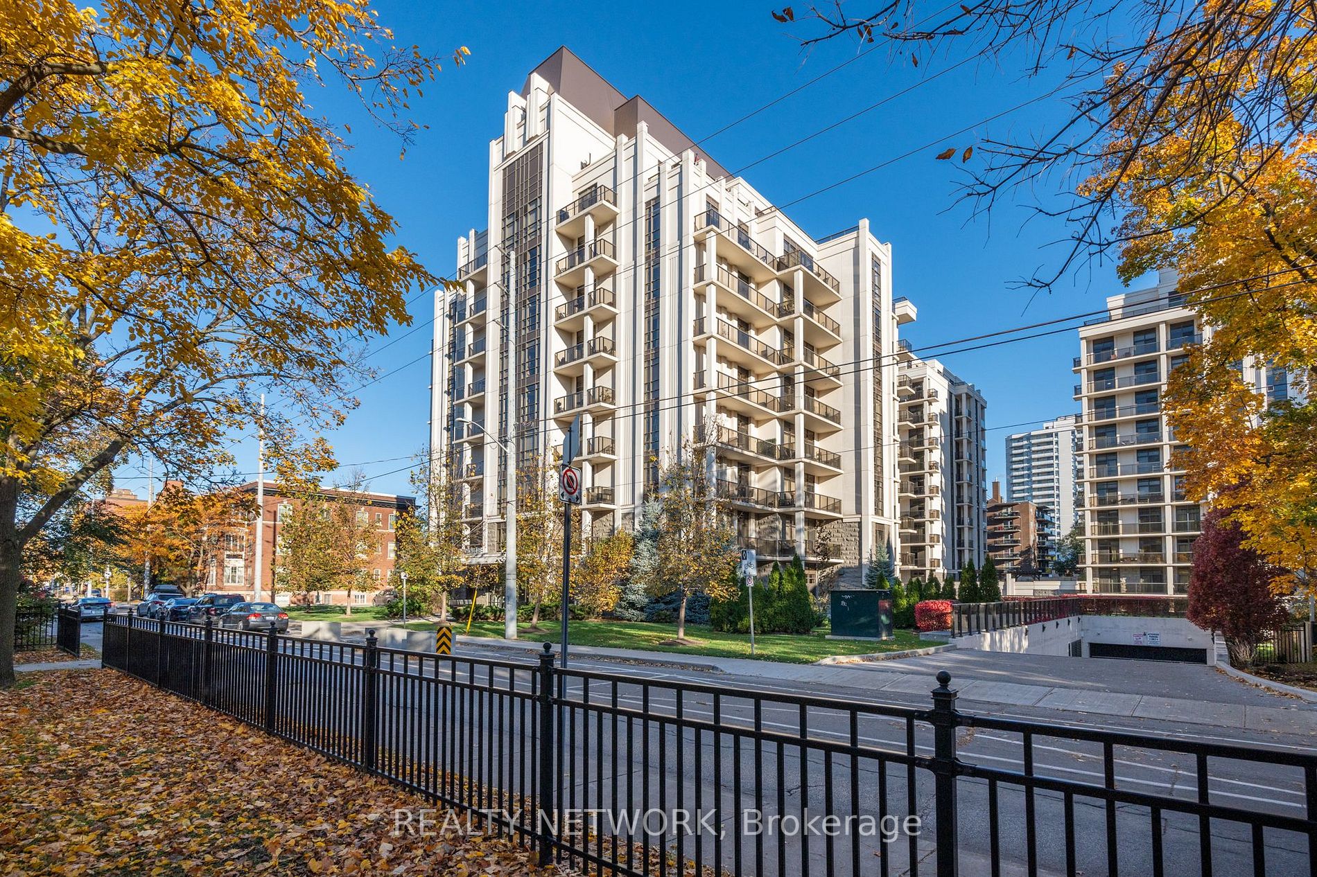90 Charlton Ave W, #408