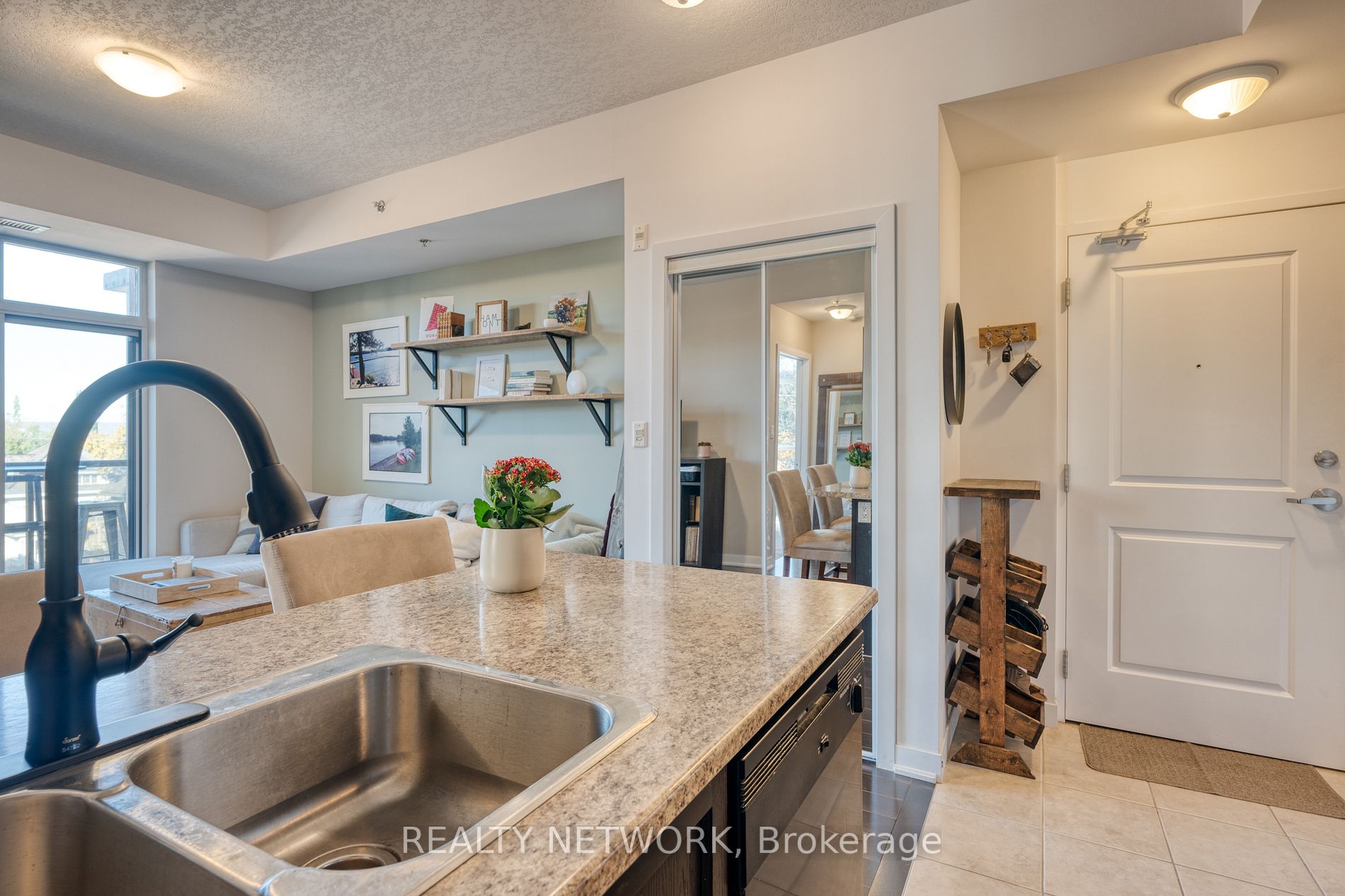 90 Charlton Ave W, #408