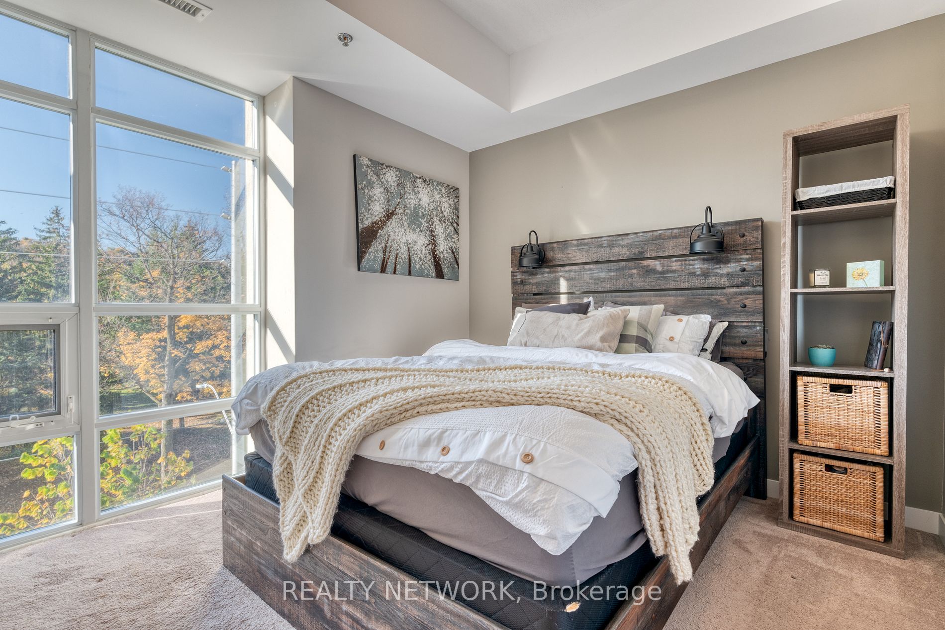 90 Charlton Ave W, #408