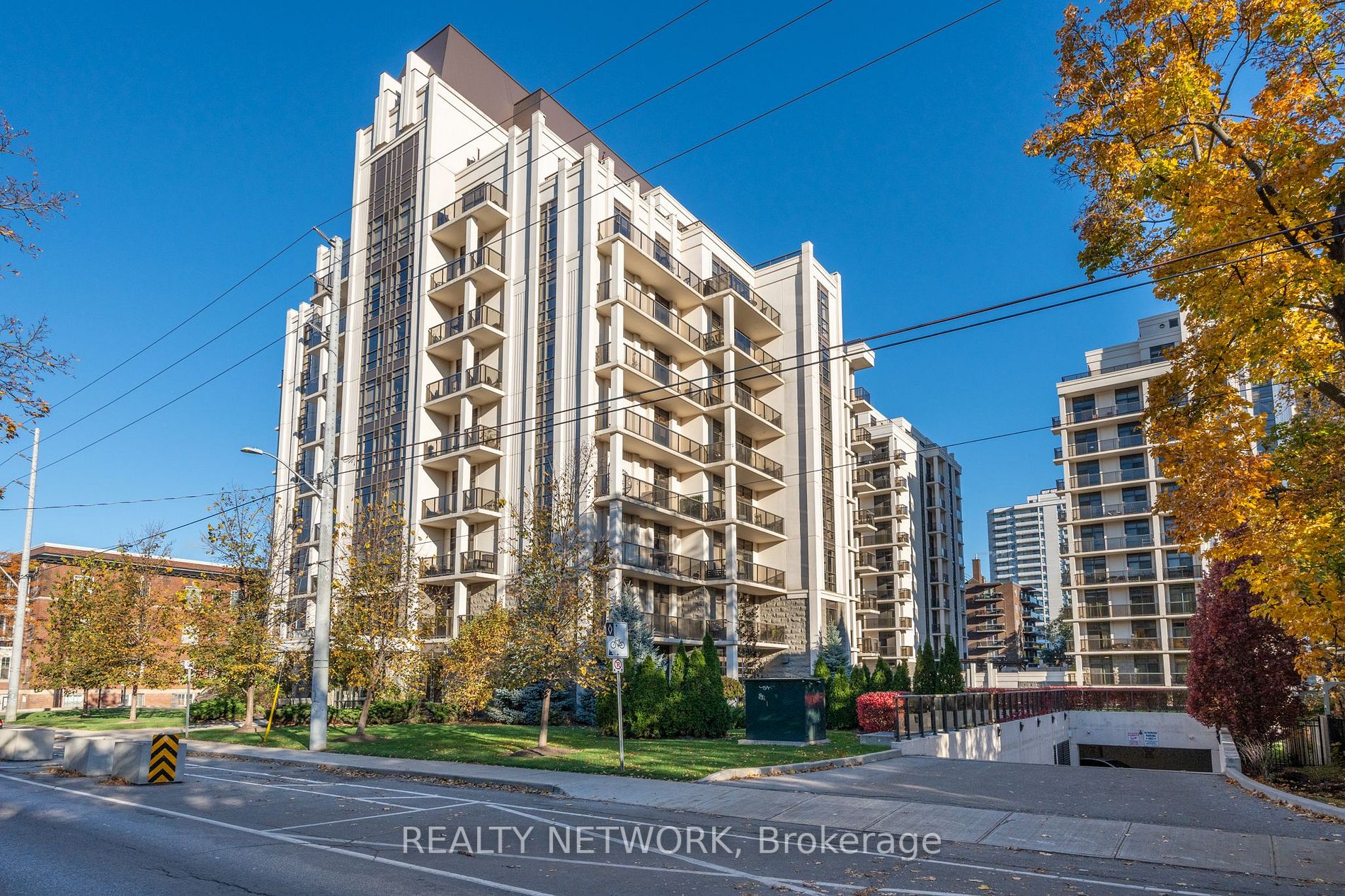 90 Charlton Ave W, #408