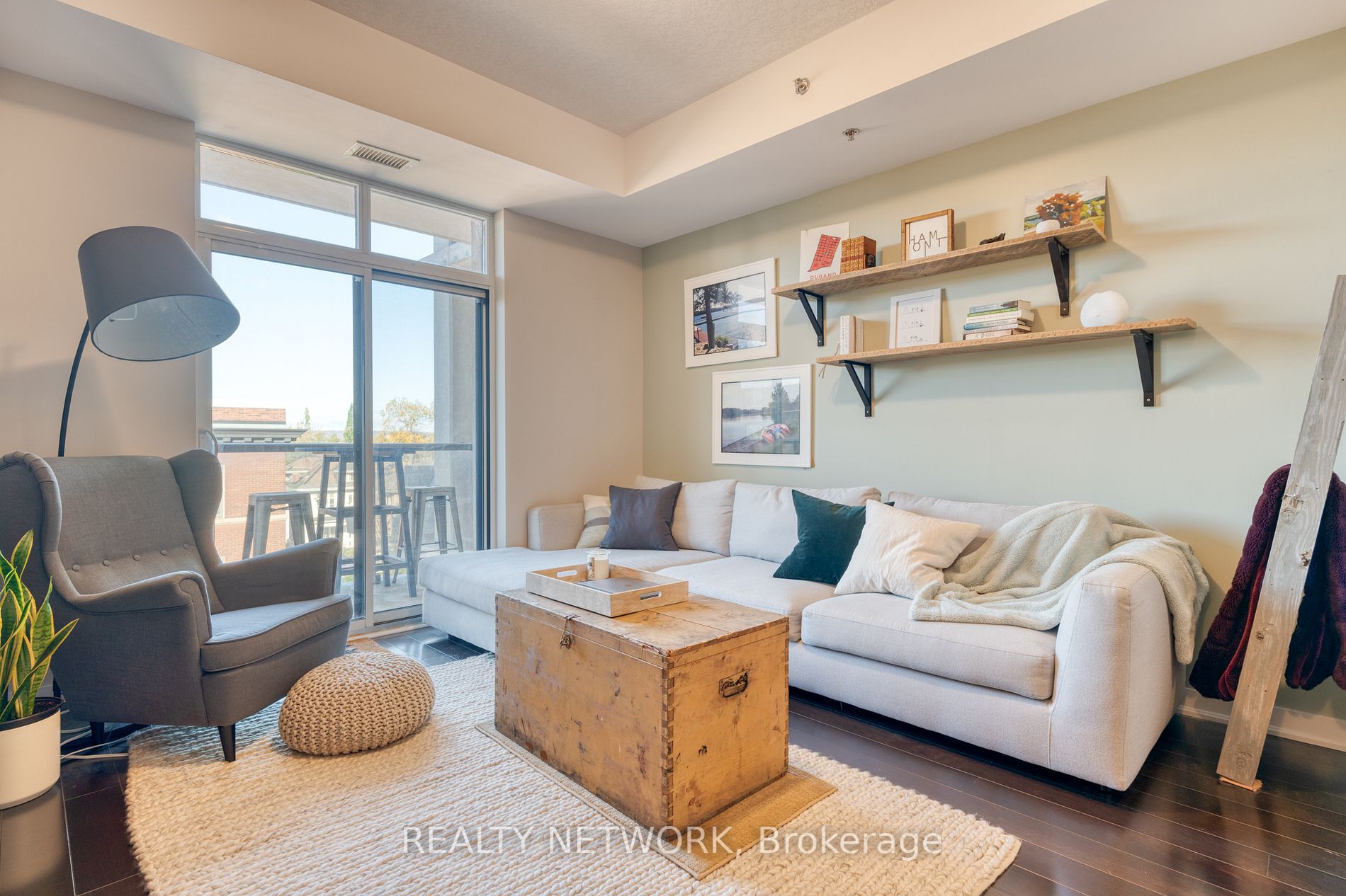 90 Charlton Ave W, #408