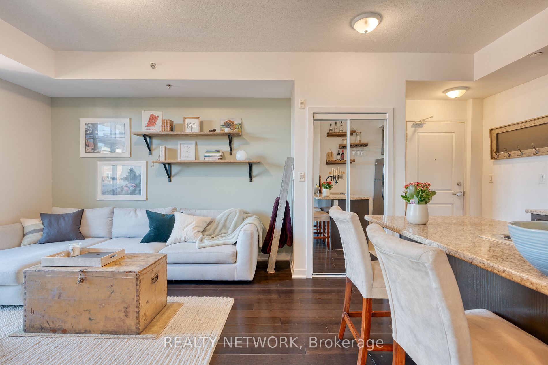 90 Charlton Ave W, #408