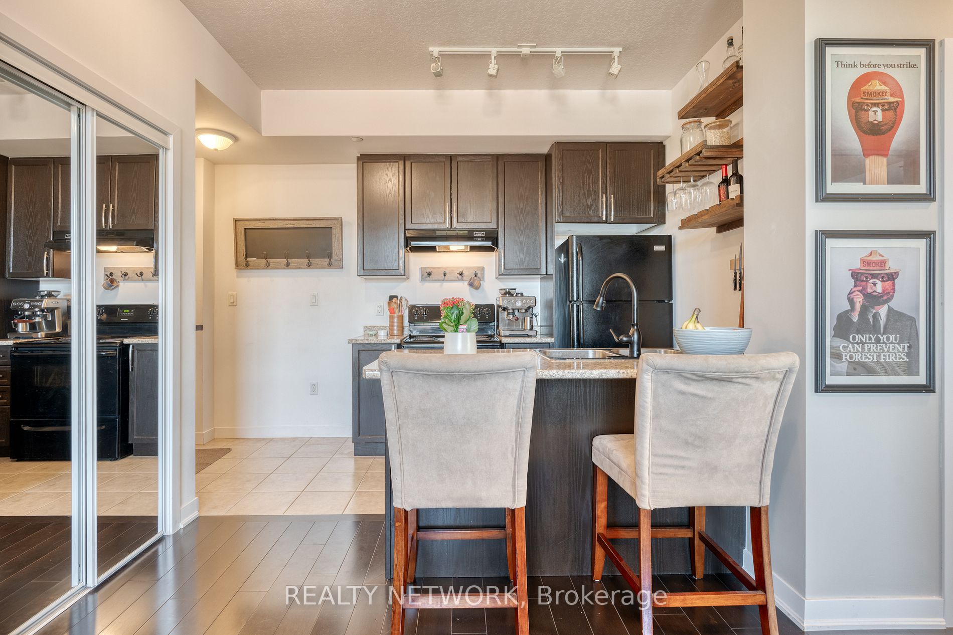 90 Charlton Ave W, #408
