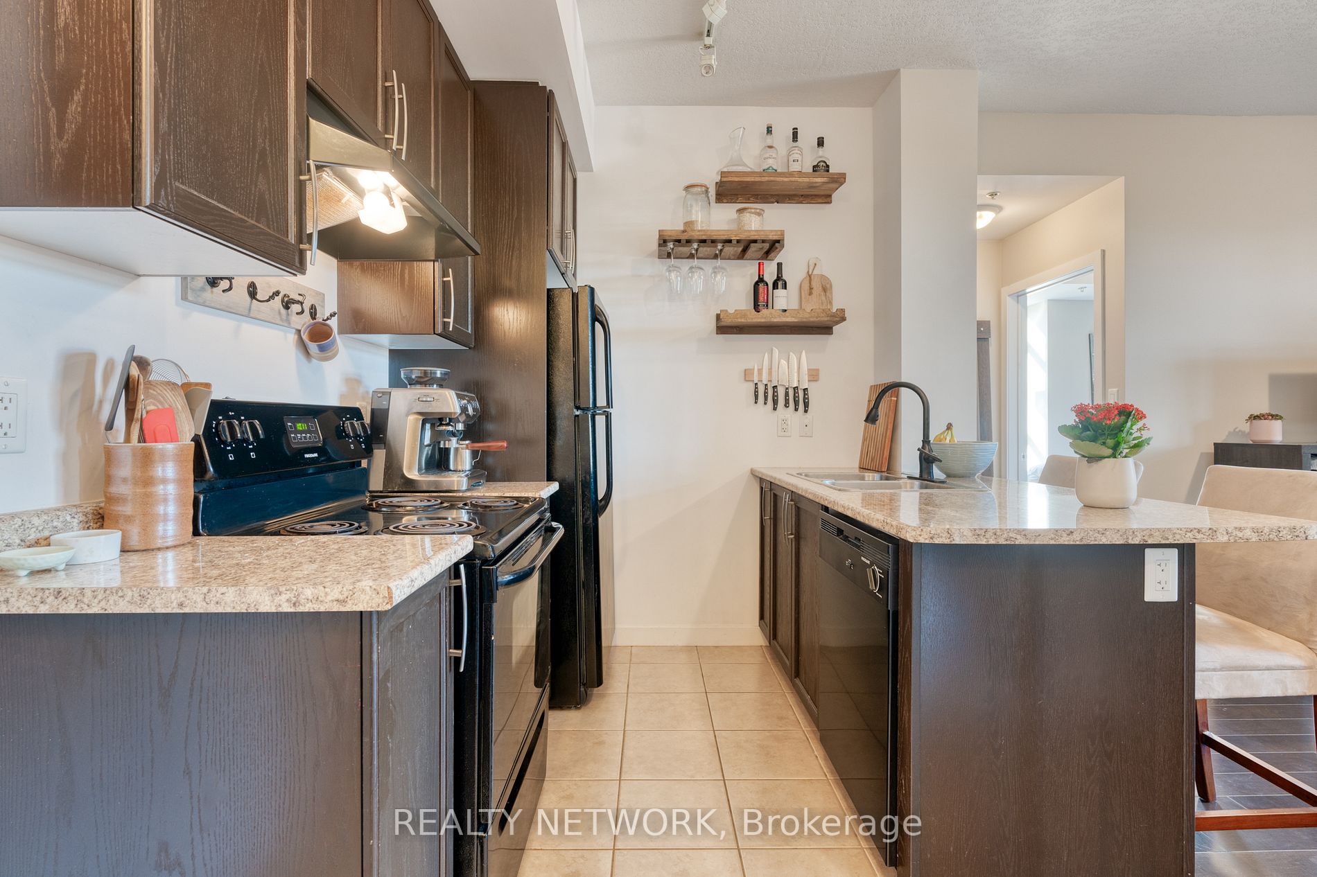 90 Charlton Ave W, #408
