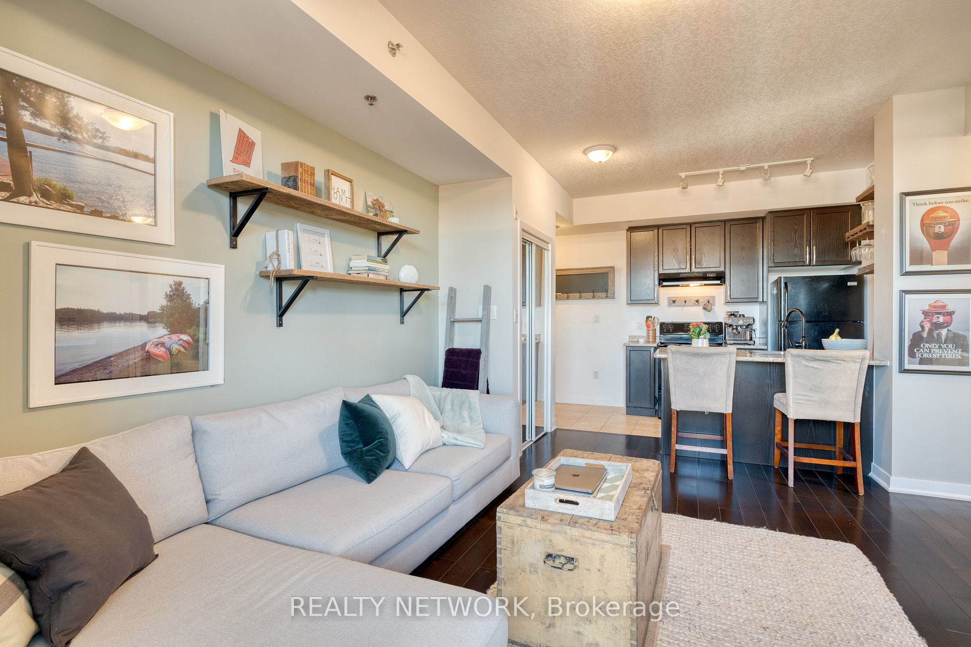 90 Charlton Ave W, #408