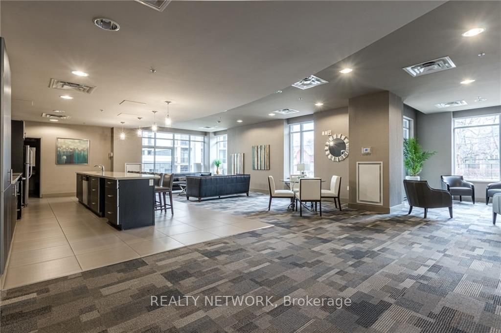 90 Charlton Ave W, #408