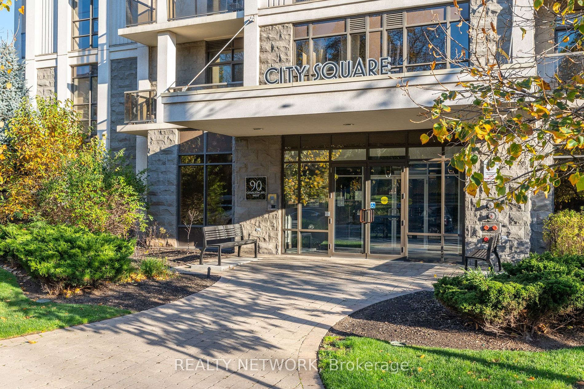 90 Charlton Ave W, #408