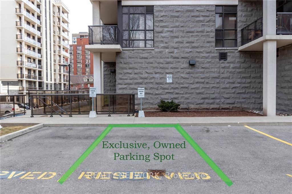 90 Charlton Ave W, #408