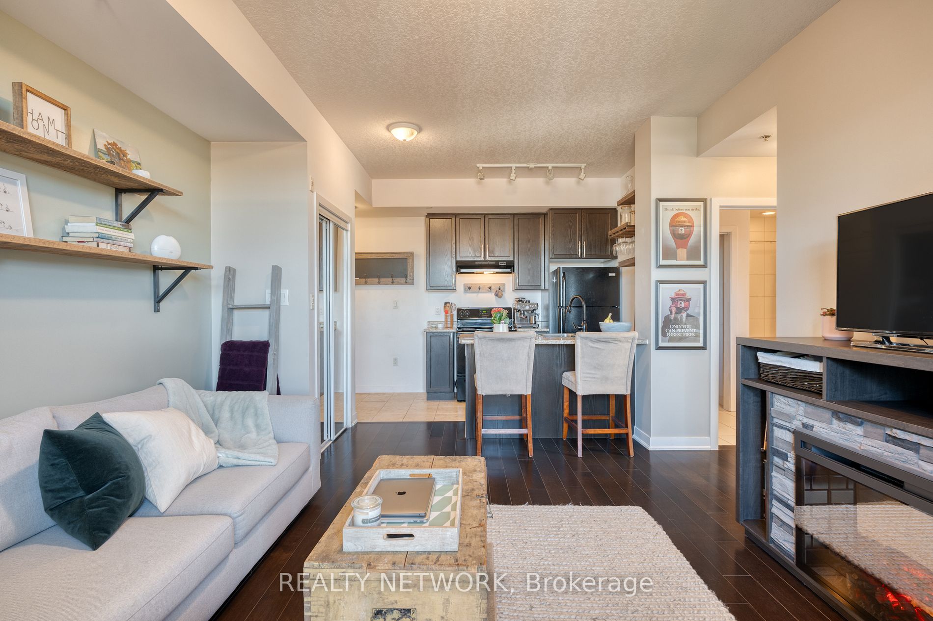 90 Charlton Ave W, #408