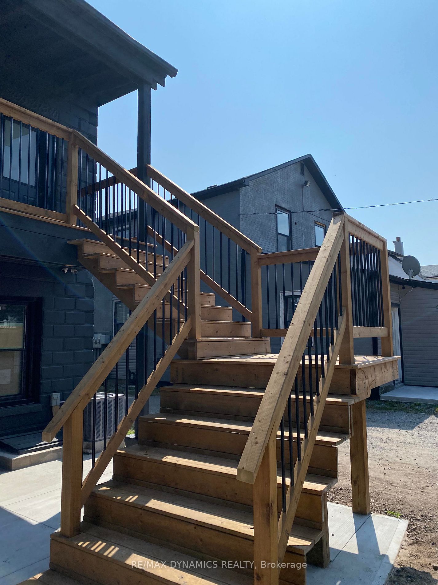 6065* Main St