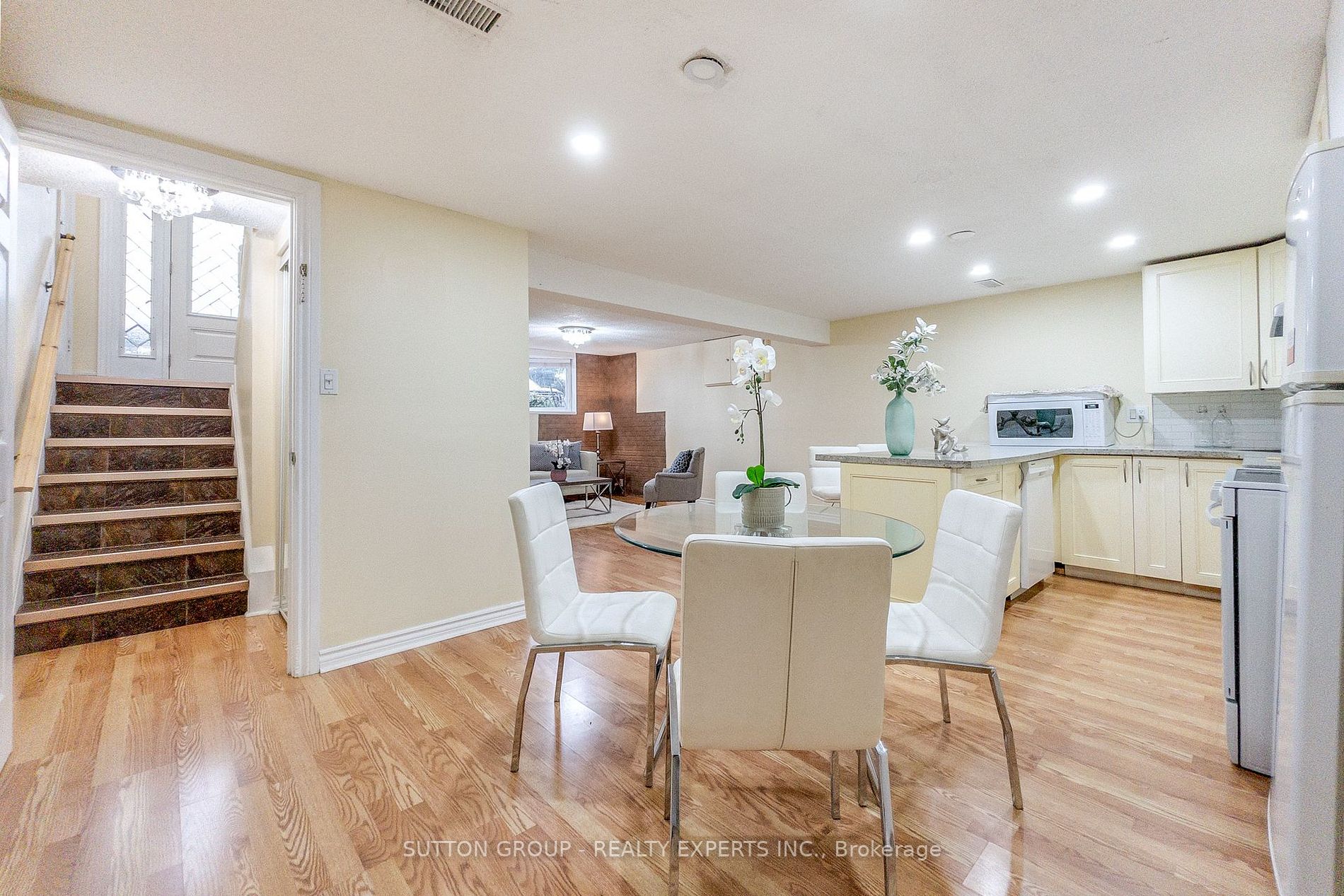 350 Brigadoon Dr