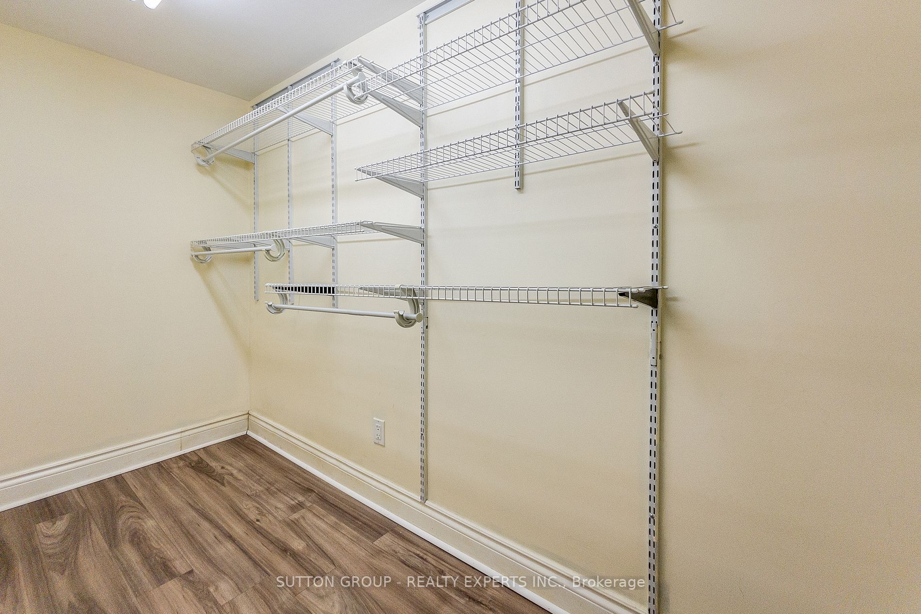 350 Brigadoon Dr