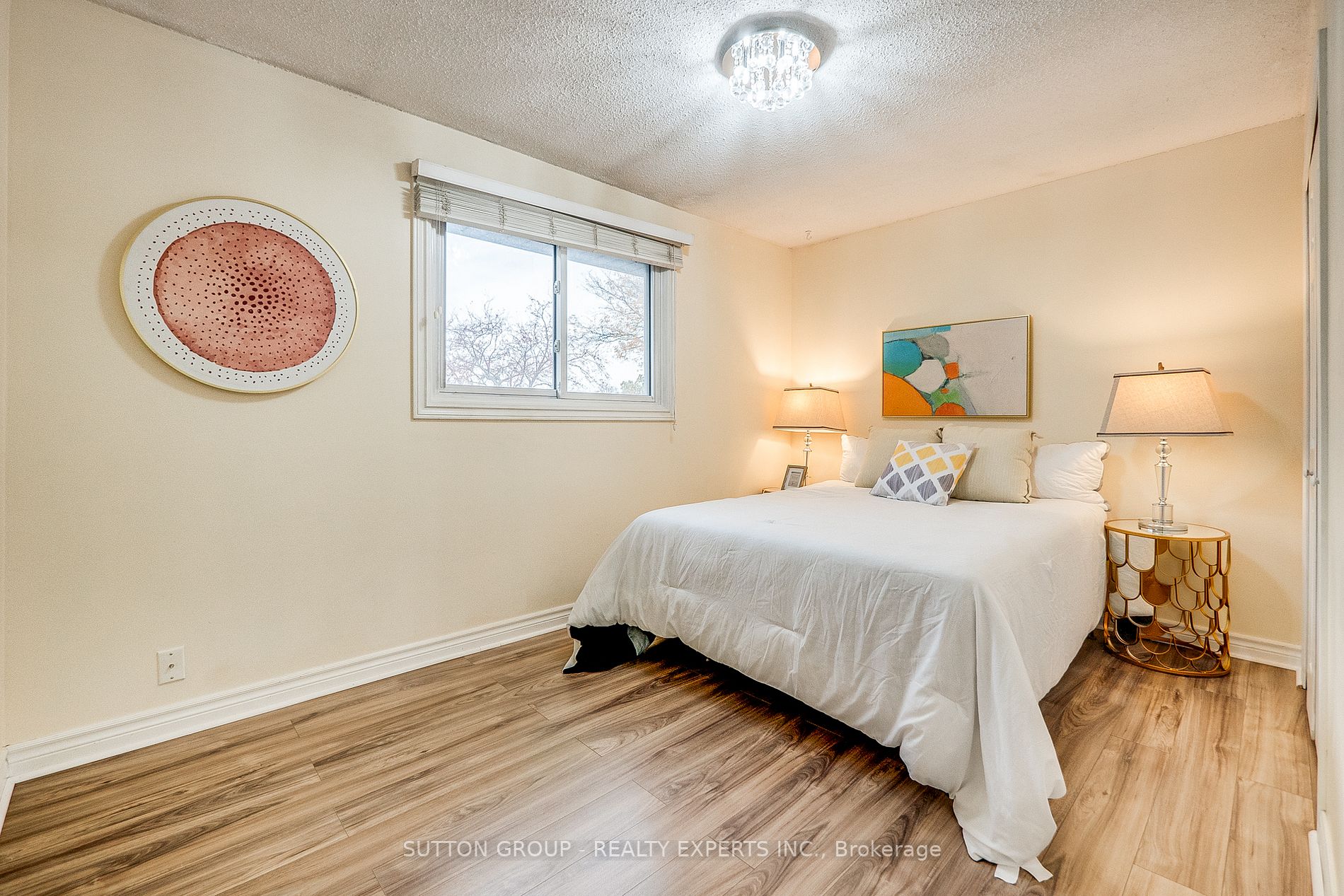 350 Brigadoon Dr