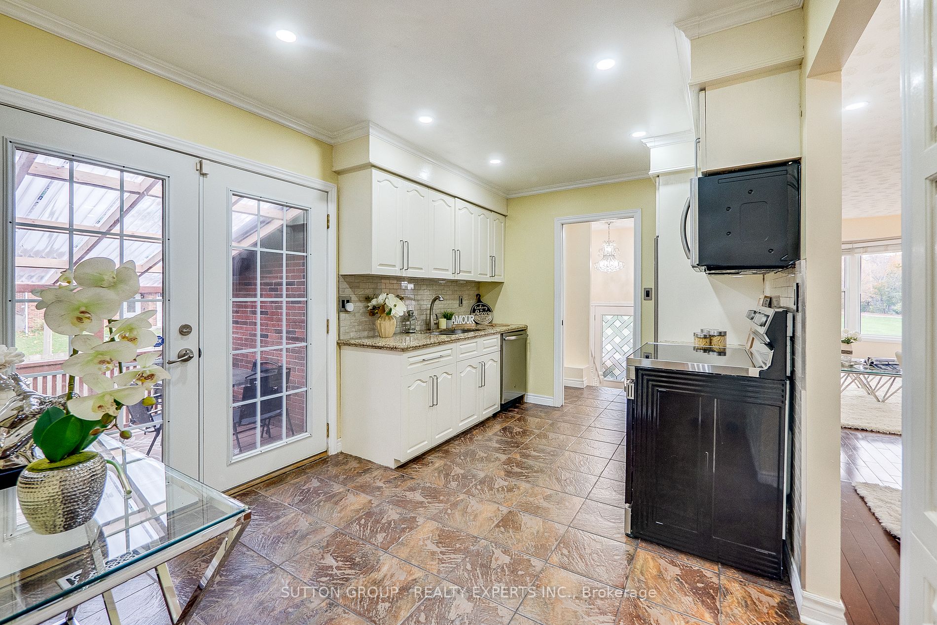 350 Brigadoon Dr