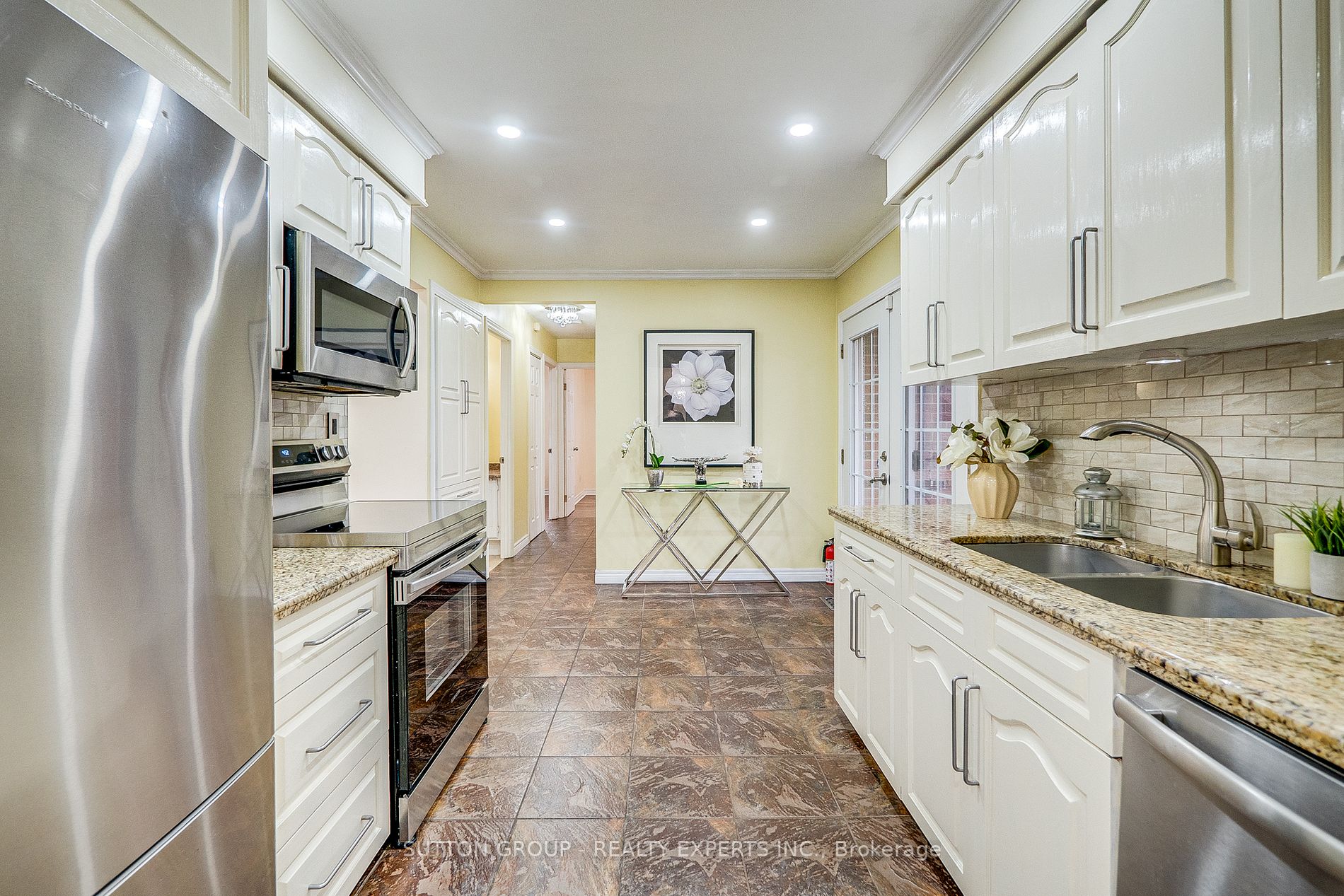 350 Brigadoon Dr