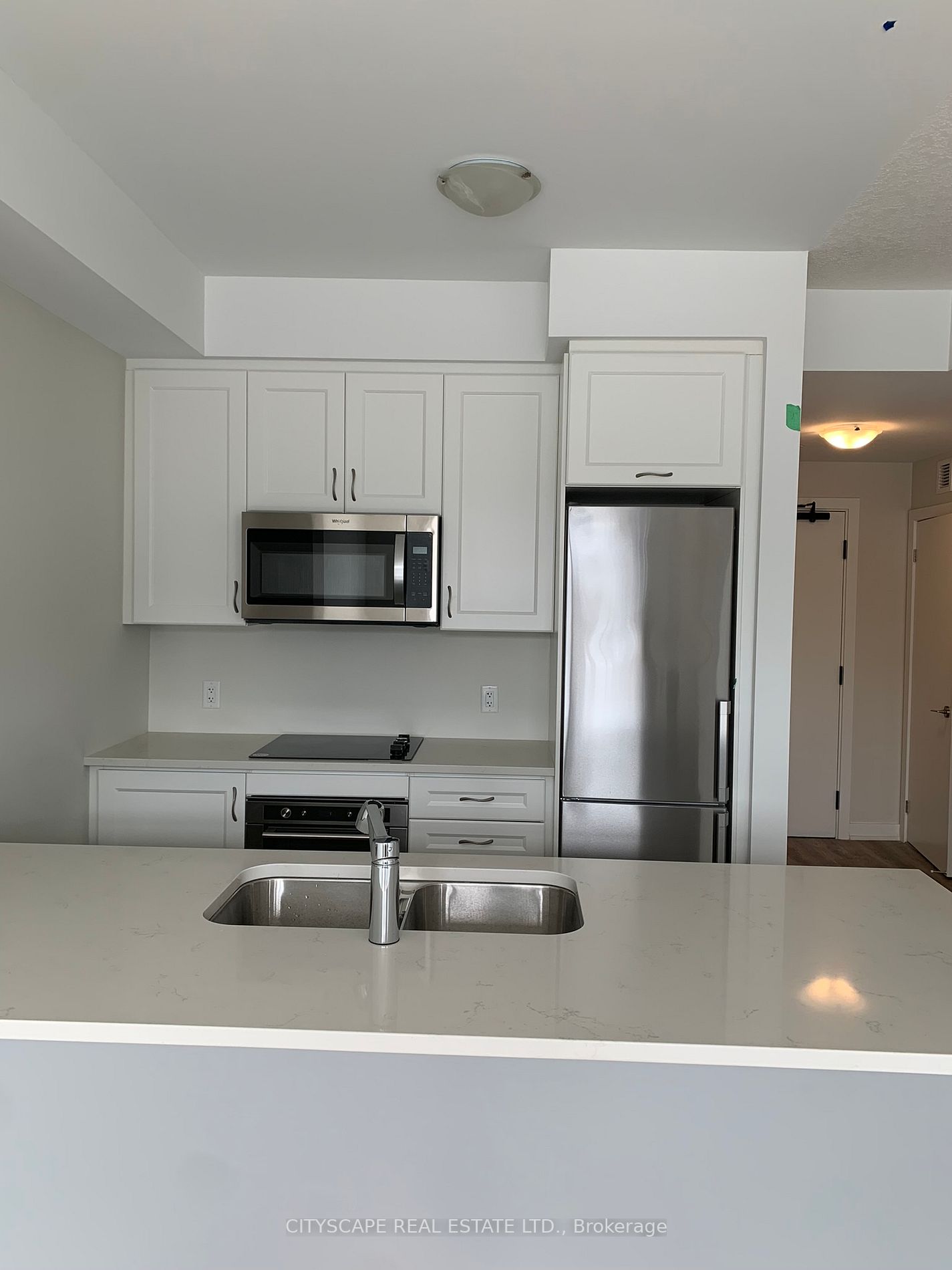 600 North Service Rd, #101