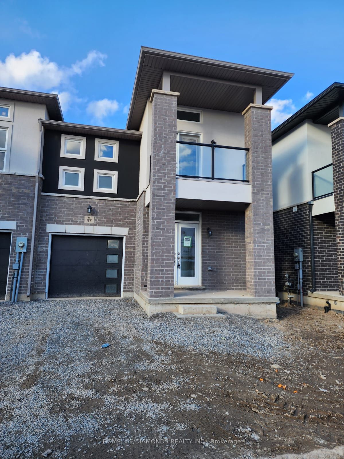 97 Renfrew Tr