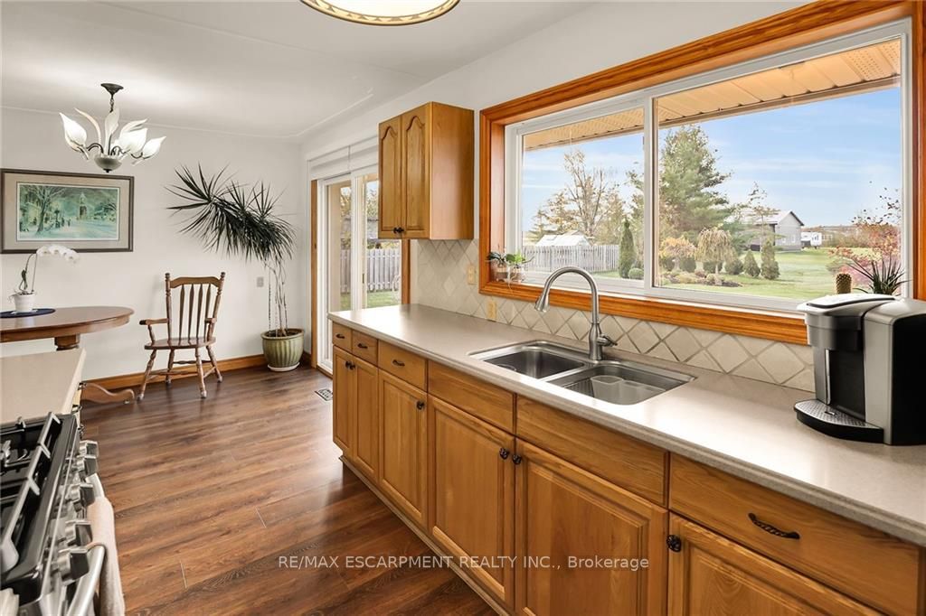 88 Kemp Rd E