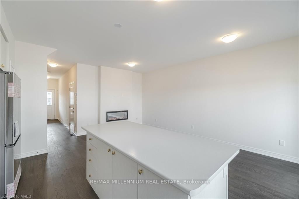 132 Aquasanta Cres