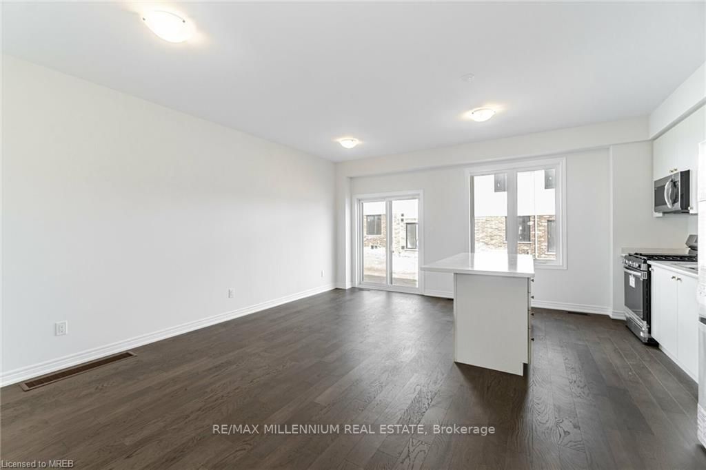132 Aquasanta Cres