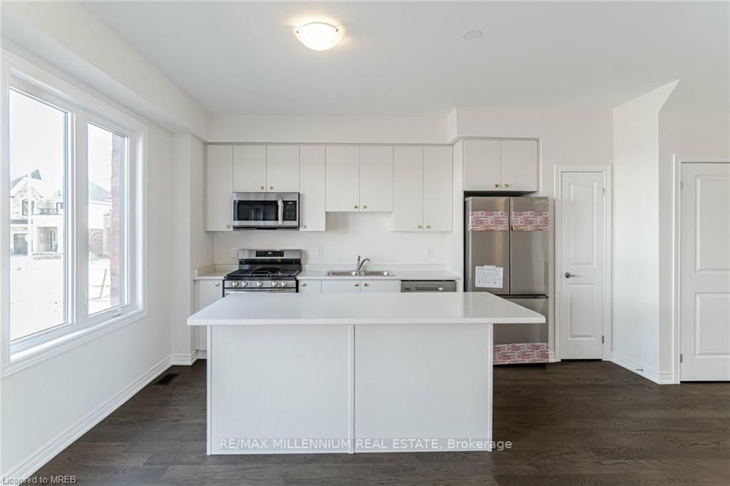 132 Aquasanta Cres