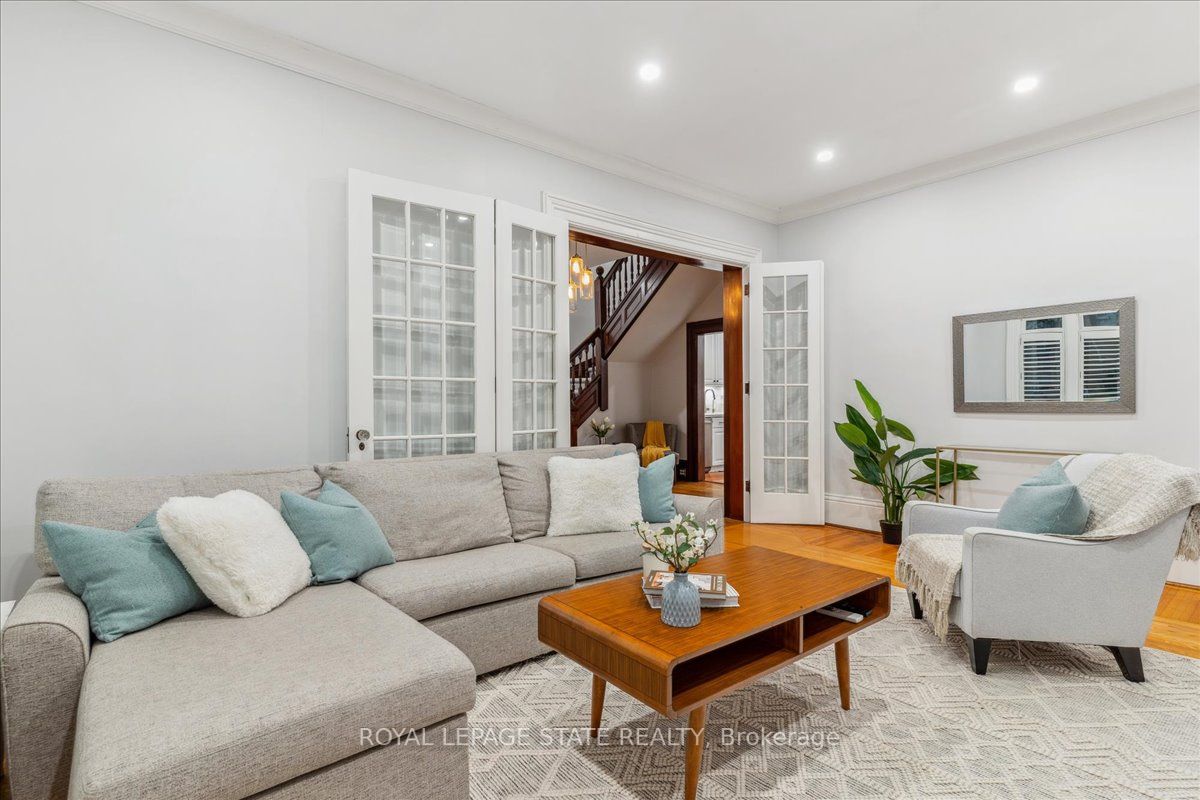 64 Lorne Cres