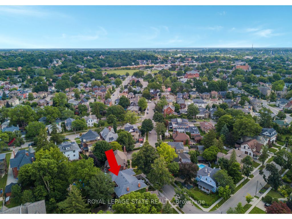 64 Lorne Cres
