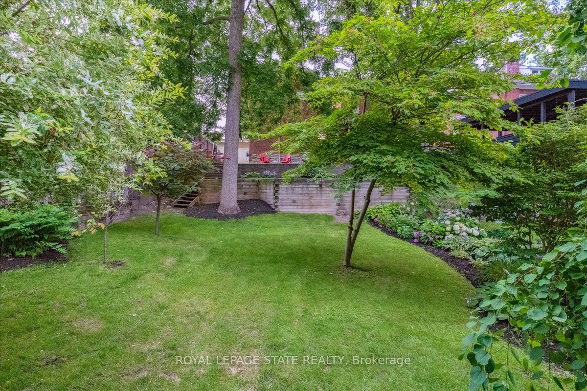 64 Lorne Cres