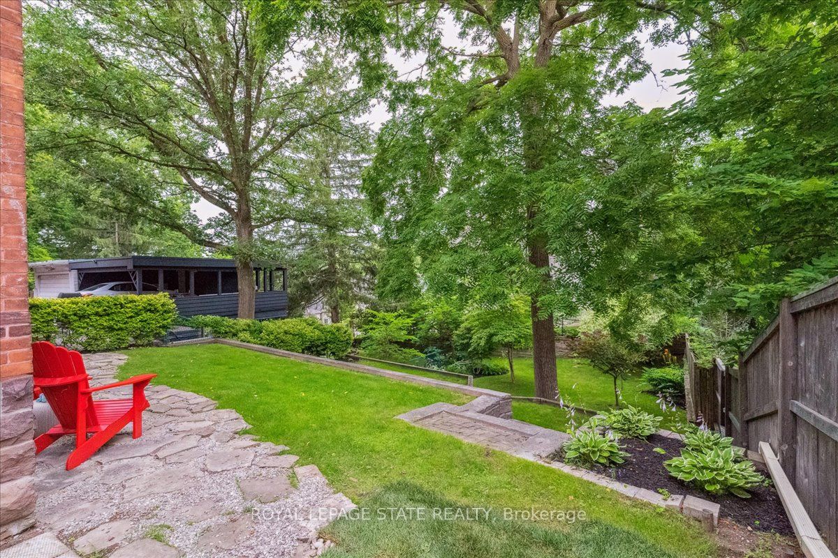 64 Lorne Cres