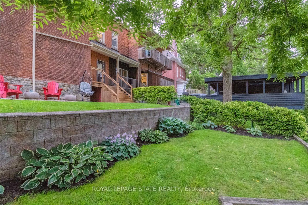 64 Lorne Cres