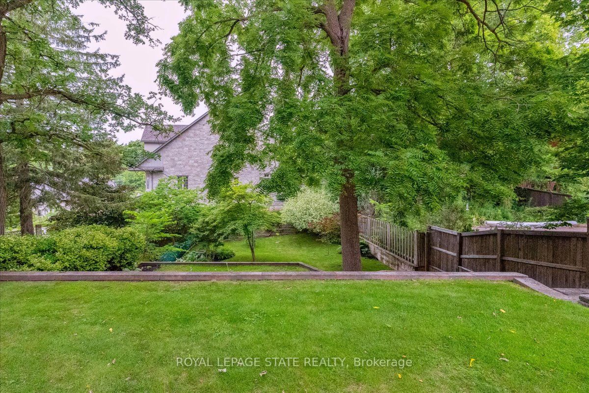 64 Lorne Cres