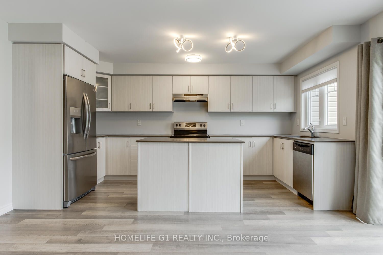 11 Masters Cres
