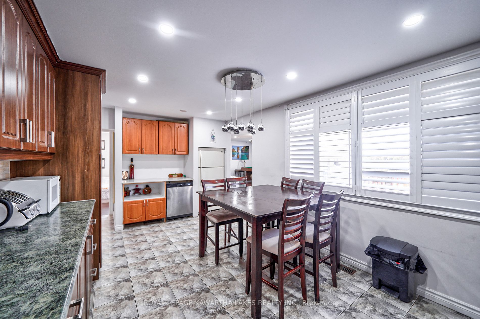 5 Robinson Ave