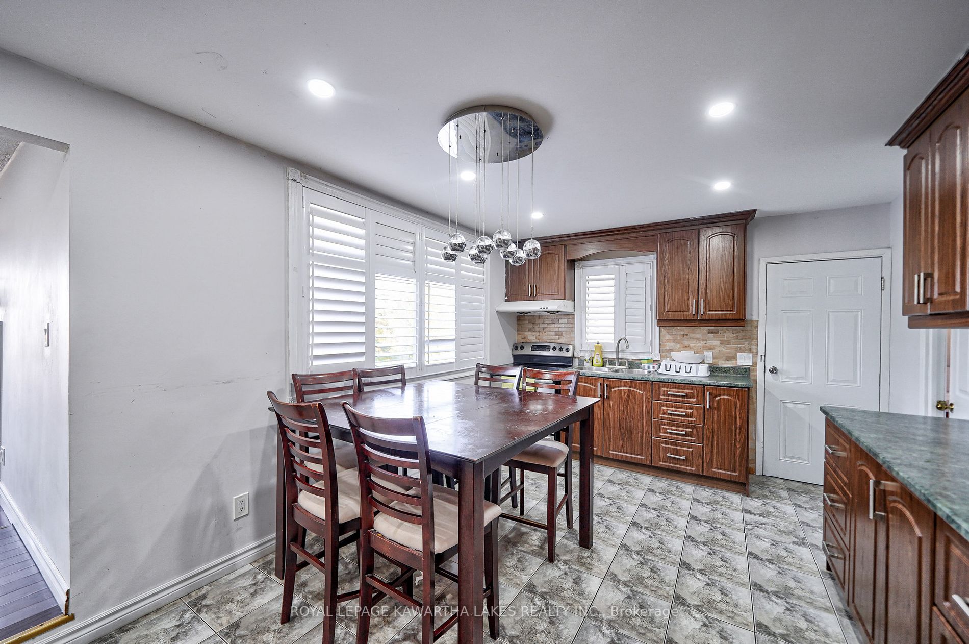 5 Robinson Ave