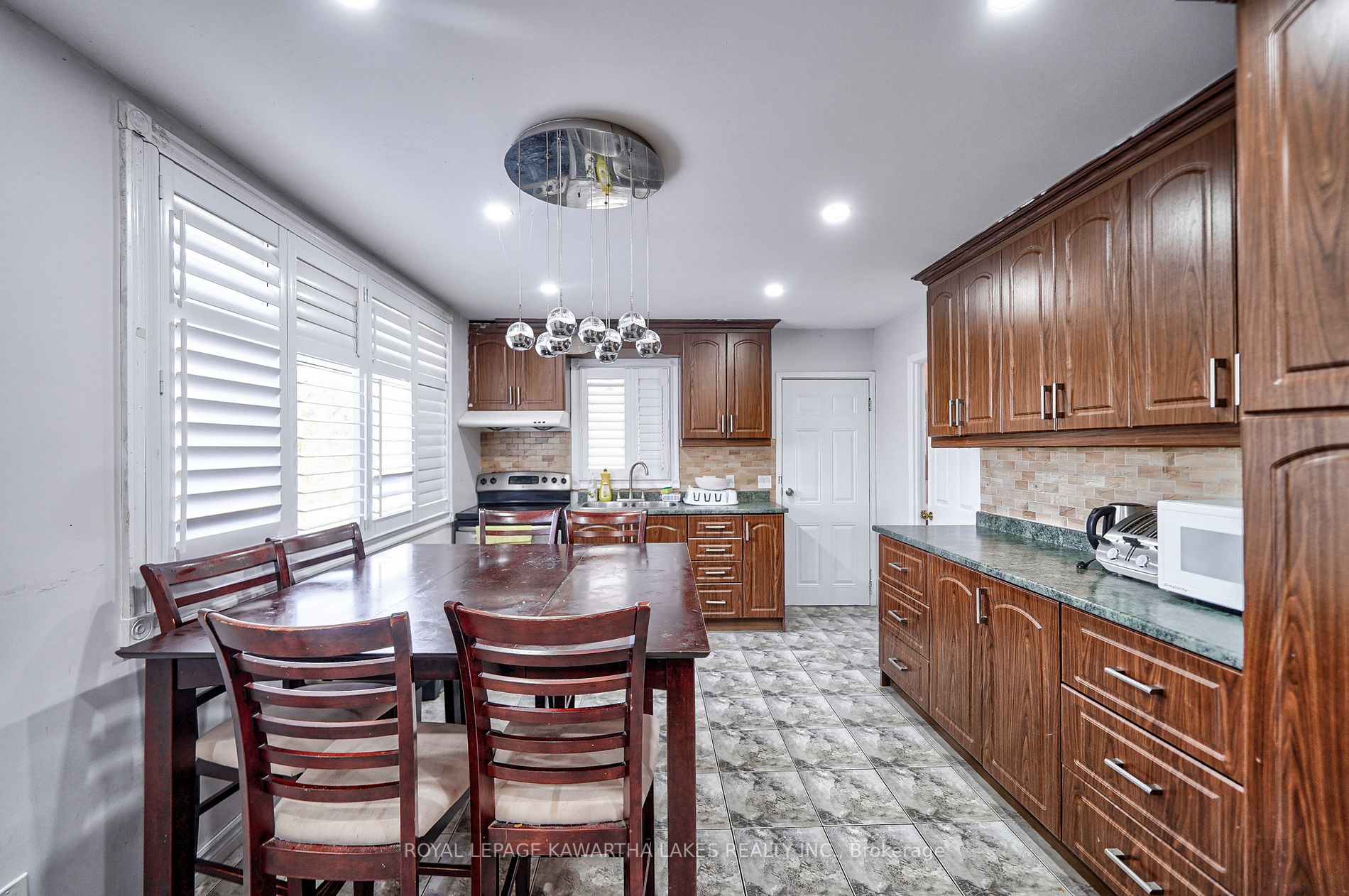 5 Robinson Ave