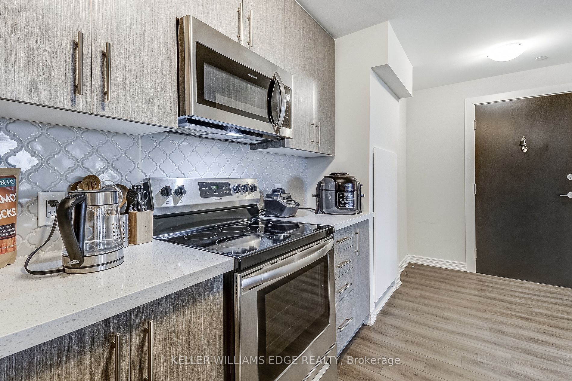2750 King St E, #601